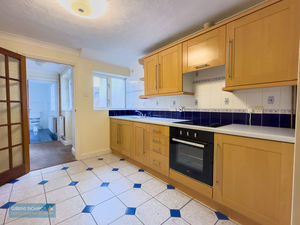 Kitchen- click for photo gallery